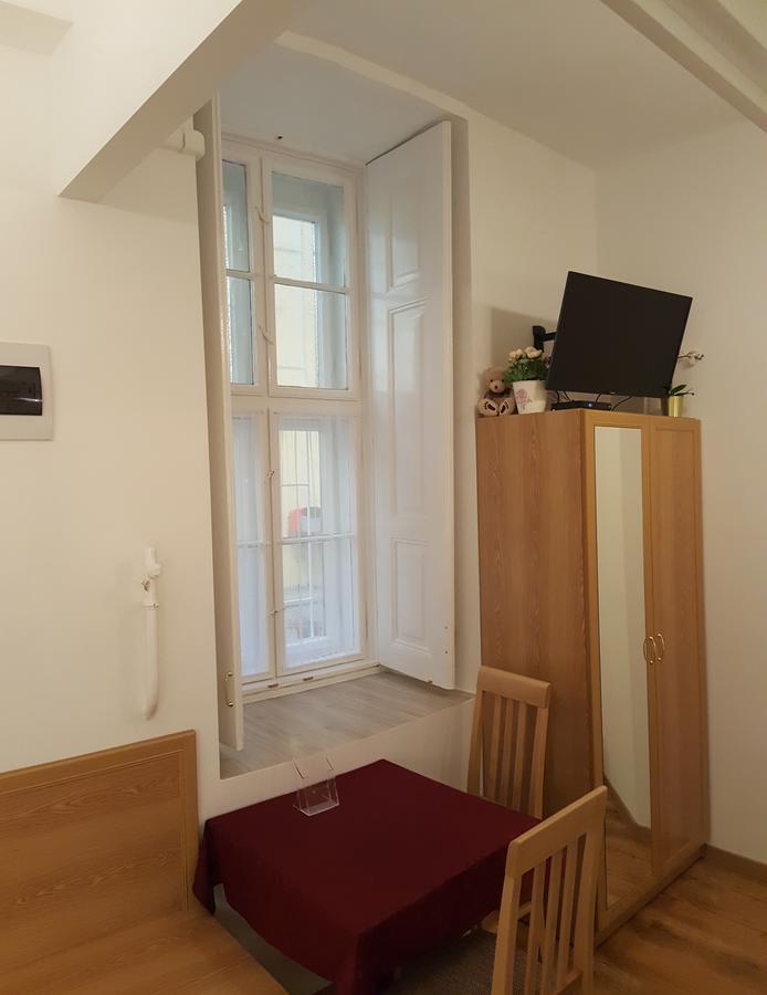 Authentic Akacfa Apartment Budapest Esterno foto