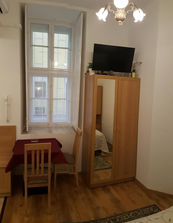 Authentic Akacfa Apartment Budapest Esterno foto