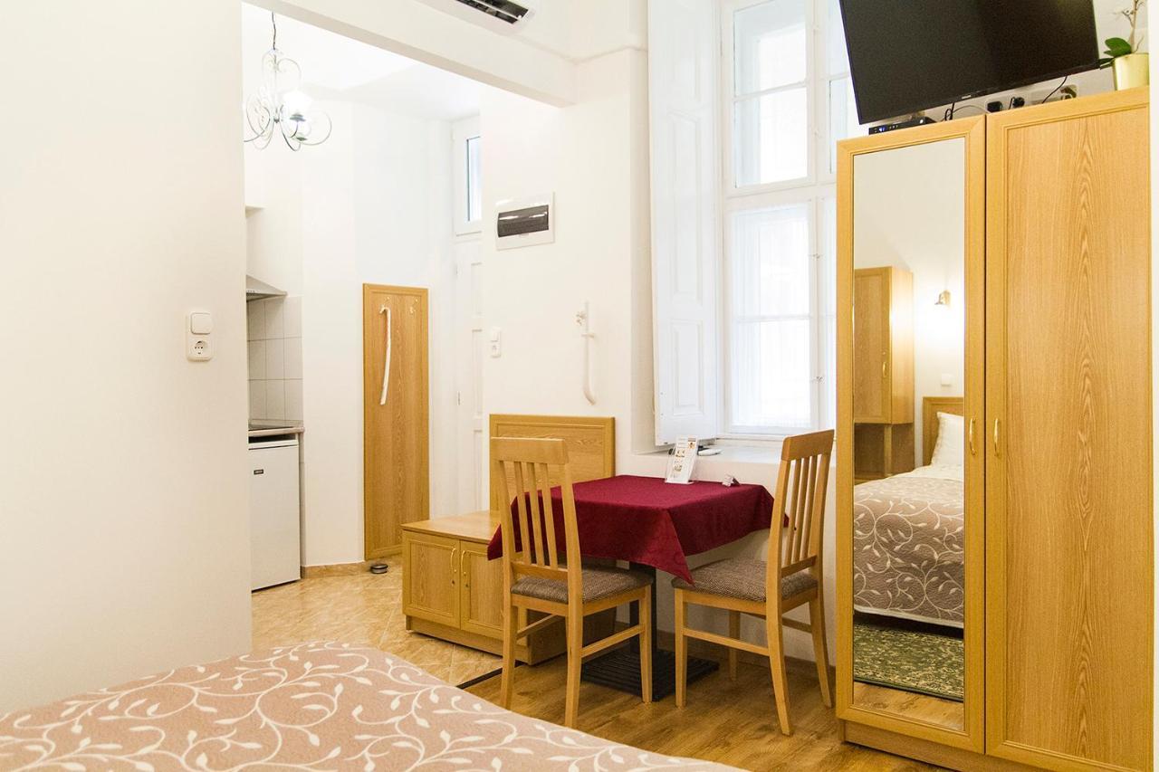Authentic Akacfa Apartment Budapest Esterno foto