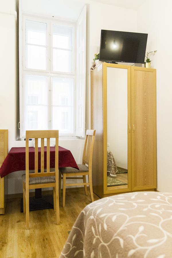 Authentic Akacfa Apartment Budapest Esterno foto