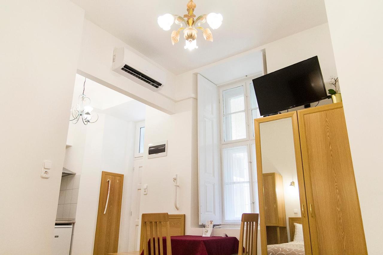 Authentic Akacfa Apartment Budapest Esterno foto