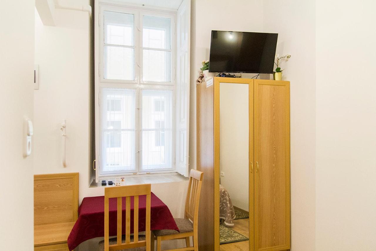 Authentic Akacfa Apartment Budapest Esterno foto