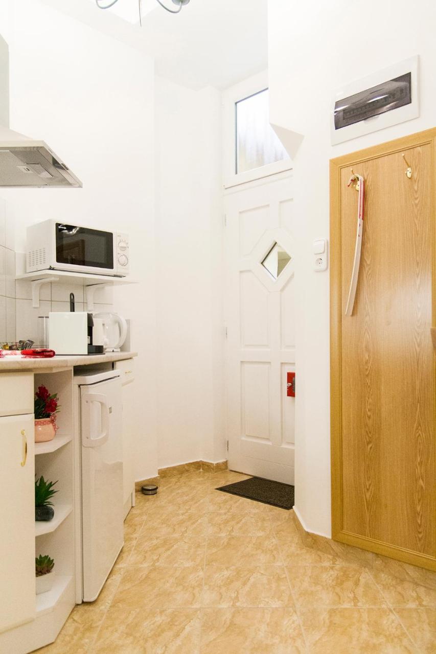 Authentic Akacfa Apartment Budapest Esterno foto